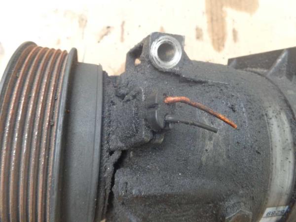 COMPRESSEUR DE CLIMATISATION RENAULT - Vue 2